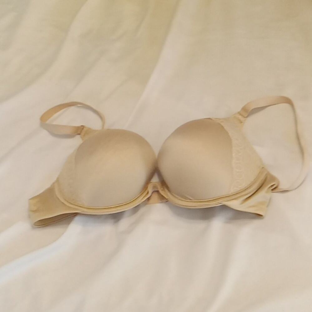 Maidenform Women's Cream underwire padded 36C bra. Comfortable,Sexy.